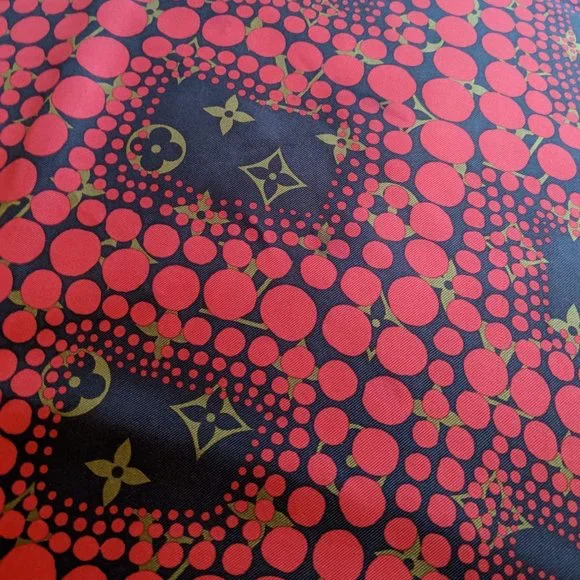 Louis Vuitton Yayoi Kusama square scarf in red - Picture 6 of 6